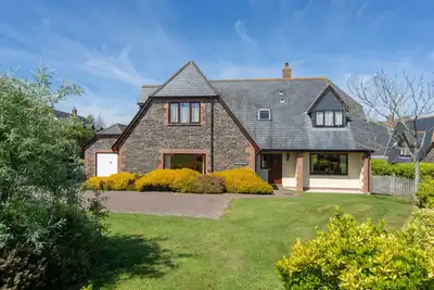 Image de Webbs Retreat est une maison joliment meublée proposant un hébergement de luxe.