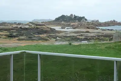 Image de Une vue d'exception sur la mer, plage de sable blanc Ă 28 m, piscine, parc,