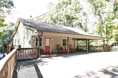Image de Stiles Lake House - Propriétés Carolina, Lake Lure Lakefront * Dock Espace *