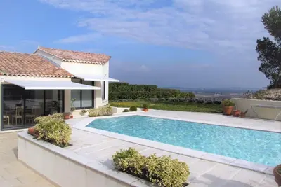 Image de Villa de prestige, piscine privée, vue panoramique, proximité Avignon