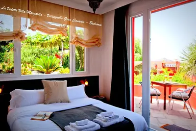 Image de Luxury Villa Sleeps 8 + 4 Chambres Air Contioning / 6 Salle de Campagne