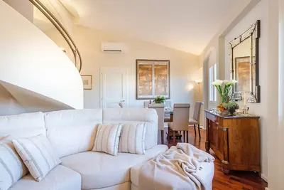 Image de Penthouse de luxe mis à jour avec ascenseur 3 chambres 3 salles de bains dans le centre