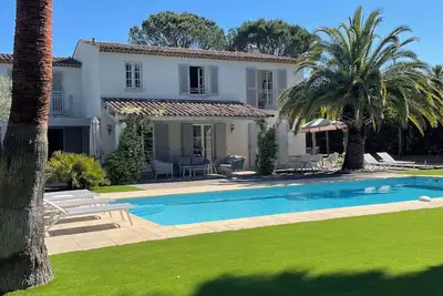 Image de Saint Tropez: Superbe villa dans un domaine privé
