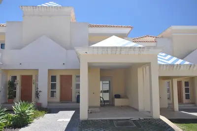Image de Belle maison dans une belle condomium avec piscine