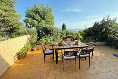 Appartement de Charme classé *** calme, grande Terrasse, jardin, Vue Mer, parking