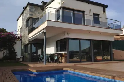 Image de Villa dans un quartier calme, avec piscine, pour profiter de vos meilleures vacances