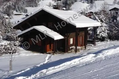Image de La Clusaz - Beau chalet de famille, bien situé, en bordure de piste - 12 pers