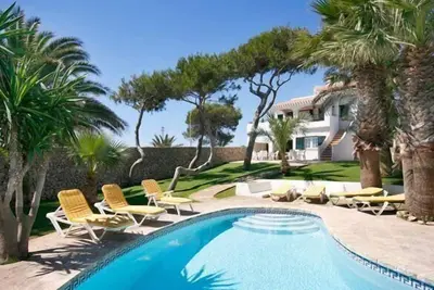 Image de Villa familiale à Minorque avec une vue magnifique sur la mer et un grand jardin