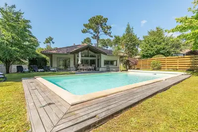 Image de Villa 3 pièces spacieuses et moderne, piscine privée!