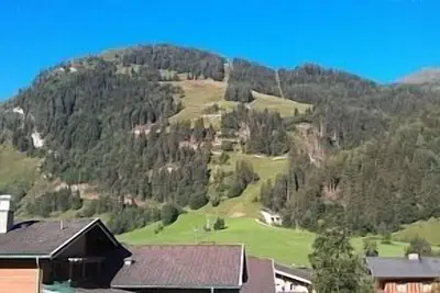 Image de Villa avec une vue imprenable sur le domaine skiable et la vallée