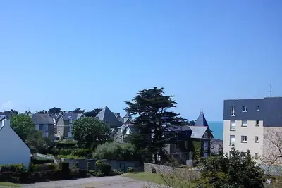 Image de Lumineux duplex balcon et petite vue mer, 100 m plage du Val, St Malo Rothéneuf
