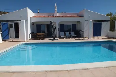 \"Casa Fuschia\" Une belle villa avec piscine privée et vue mer imprenable!