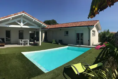 Image de Maison Piscine PRIVÉE Chauffee  5 M De L'Ocean Lac Marin Et Village