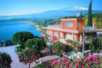 Residence Schuler - Appartement 'C' avec vue sur la mer et l'Etna