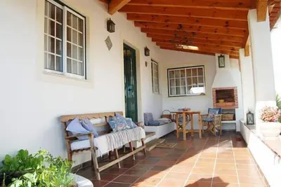 Image de Maison de vacances confortable dans la vieille ville de Saõ Martinho, loin de la foule