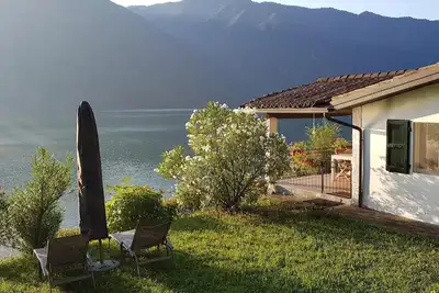maison de vacances sur le lac d'Idro avec plage privée