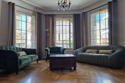 Image de Magnifique Appartement 'Belle Epoque' de 3 chambres et 3 salles de bains à Carré D'Or, Nice.