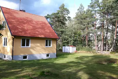Image de Tout autour d'un chalet récemment rénové pour un maximum de 6 personnes à 150 m du lac.