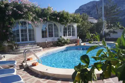 Image de Villa de rêve exclusive dans un emplacement central avec une grande piscine privée et WiFi gratuit