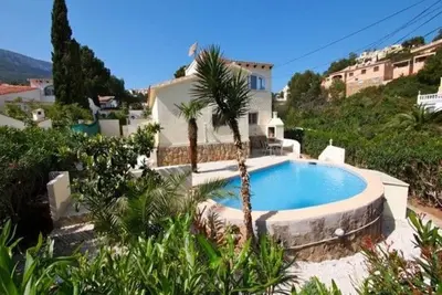 2 maisons avec accès direct l'une à l'autre 2 piscine, proche de la plage