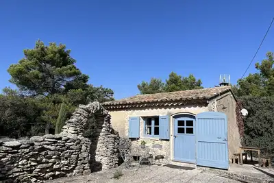 Image de Charme, authentique Cabanon près du château du Marquis de Sade