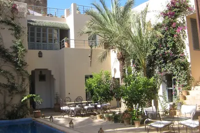 Image de Maison De Charme Avec Piscine Aux Pieds Des Remparts