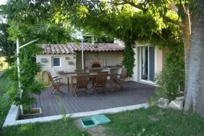 Image de Mas provençal dans la campagne Arlésienne - Piscine chauffée