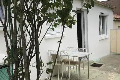 Image de Petite Maison Dans Le Parc De Royan