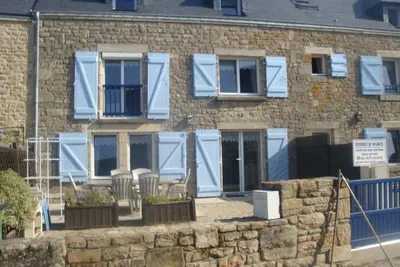 Image de Maison bretonne située dans un authentique village breton de bord de mer