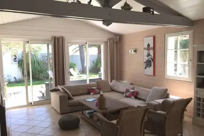 Image de Grande maison déco pour 12. Jardin arboré, annexe indépendante. 5 mn de la plage