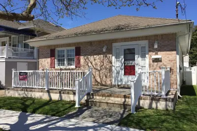 Image de Cute Summer Cottage! !