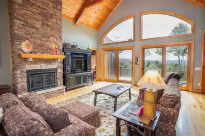 Image de Cabine de luxe 3br / 3ba avec vue majestueuse, équipements du club-house, table de billard, table de ping-pong, salle de cinéma, proche du ski