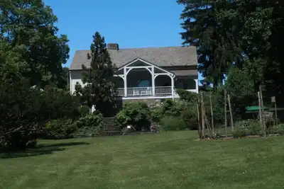 Image de Storm King Lodge est une retraite de pays prête pour vous.