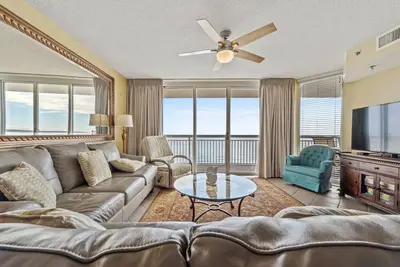 Image de Crescent Shores 1108, Condo de 3 Chambres sur le Front de Mer, Bain à Remous et Connexion Wi-fi Gratuite!