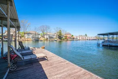 Image de Accueil Lakefront! Grand et spacieux!