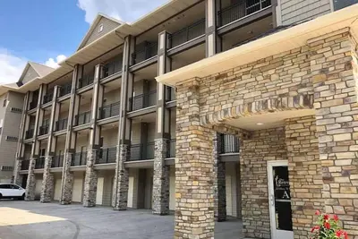 Image de Condo tout neuf en plein cœur de la vie d'Okoboji!
