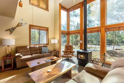 Image de Escapade de 2 chambres avec A / C, 2 niveaux, près de la rivière Deschutes, bain à remous - Yelr 13