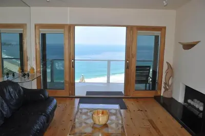 Image de Profitez D'Un Oceanfront De Luxe Spectaculaire + Millions De Vues $$$ + ACCÈS À La Plage \/ Voir La VIDÉO