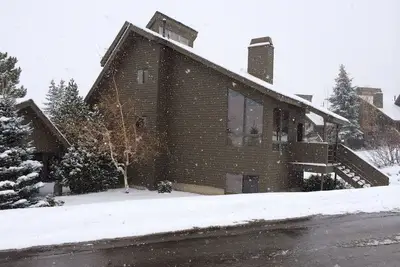 Image de Maison de ville luxueuse et moderne avec une tonne d'espace!