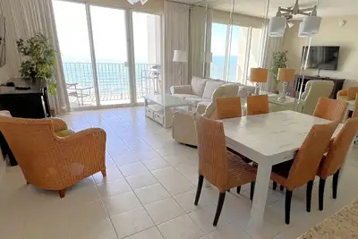 Image de Penthouse de luxe niveau 11ème étage, 2 lits, 2 salles de bain vue imprenable sur le golfe Majestic Sun