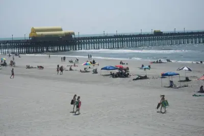Image de Vues fantastiques sur l'océan et la jetée d'Apache 'Des plages relaxantes pour pratiquer la pêche et le golf