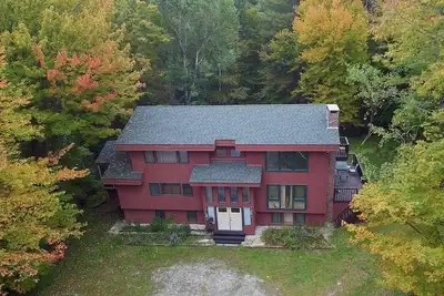 Okemo Ski House W / New 6 Person Hot Tub, 6 chambres (2 K, 3 Q, 1 f / t)