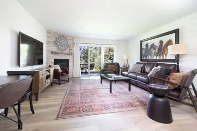 Image de Entièrement rénové Bigwood Condo, valeur impressionnante avec vue!