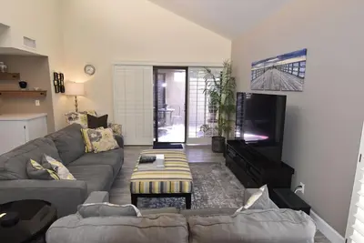 Image de Condo joliment rénové, très bien situé, au coeur de Rancho Mirage