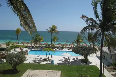 Image de Paradis tropical Ă quelques pas de la plage magnifique de sable et belle eau bleue