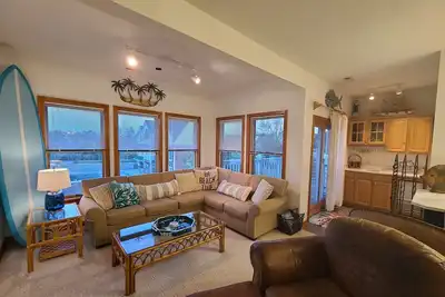 Image de Outer Banks Belle Waterfront Condo avec ascenseur!