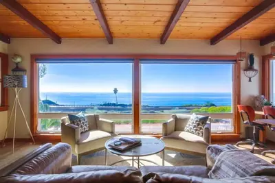 Image de Résidence en bord de mer avec vue sur l'océan, parfaite pour les escapades en famille!