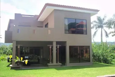 Image de Hermosa Palms-maison de luxe près de la piscine