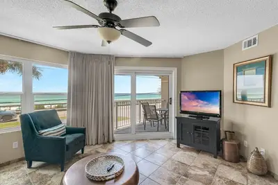 Image de Ocean Views, Gulf Front Destin Condo w/ Beach Chair Setup