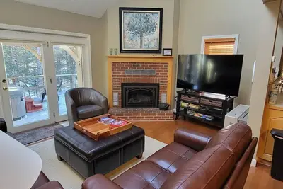 Image de 3 Br 2b Condo de luxe 1 mile Ă soulever
